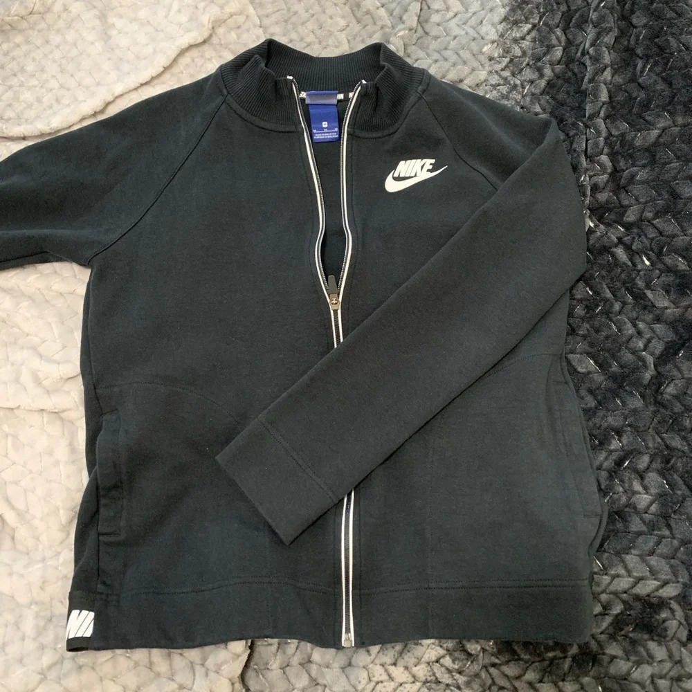 Nike Jacket - Picture 1 of 4